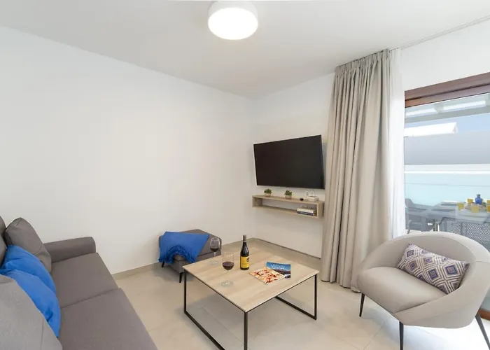 ヴィラ Adira By *